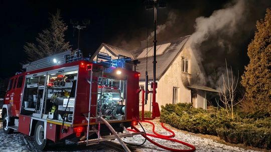 Wybuch gazu w Zarzeczu. Dwie osoby ciężko ranne [ZDJĘCIA]