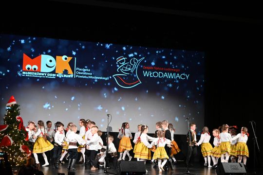 Koncert Bożonarodzeniowy Młodzieżowego Domu Kultury we Włodawie [GALERIA ZDJĘĆ]