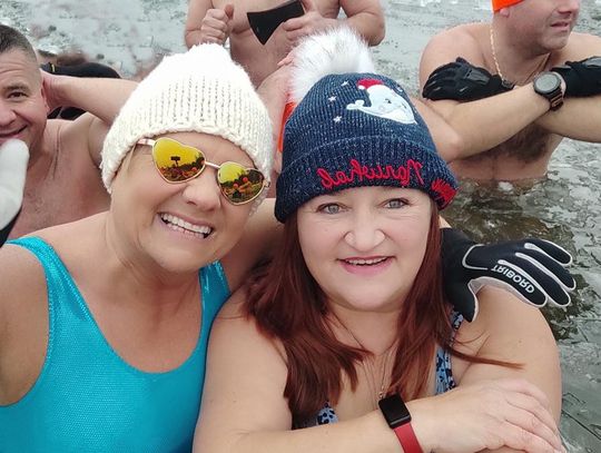 Krasnostawskie Karpie świętowały w lodowatej wodzie [GALERIA ZDJĘĆ]