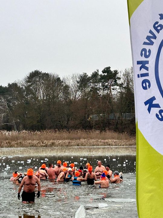 Krasnostawskie Karpie świętowały w lodowatej wodzie [GALERIA ZDJĘĆ]