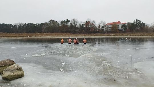 Krasnostawskie Karpie świętowały w lodowatej wodzie [GALERIA ZDJĘĆ]