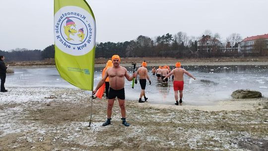 Krasnostawskie Karpie świętowały w lodowatej wodzie [GALERIA ZDJĘĆ]