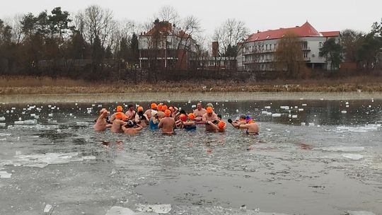 Krasnostawskie Karpie świętowały w lodowatej wodzie [GALERIA ZDJĘĆ]