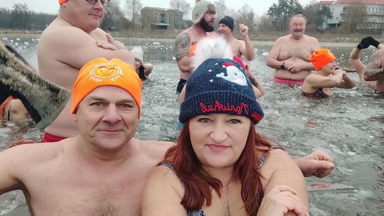 Krasnostawskie Karpie świętowały w lodowatej wodzie [GALERIA ZDJĘĆ]