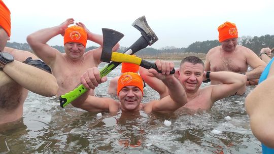 Krasnostawskie Karpie świętowały w lodowatej wodzie [GALERIA ZDJĘĆ]