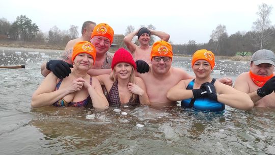 Krasnostawskie Karpie świętowały w lodowatej wodzie [GALERIA ZDJĘĆ]