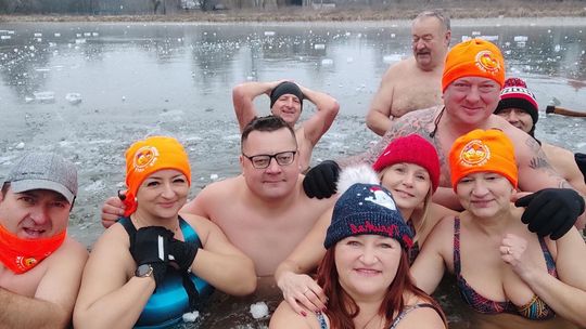Krasnostawskie Karpie świętowały w lodowatej wodzie [GALERIA ZDJĘĆ]