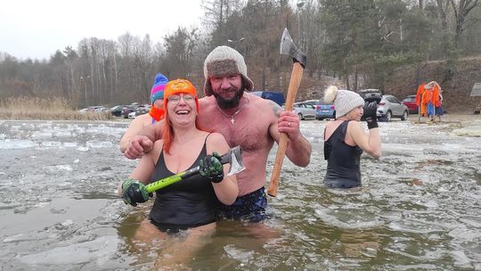 Krasnostawskie Karpie świętowały w lodowatej wodzie [GALERIA ZDJĘĆ]