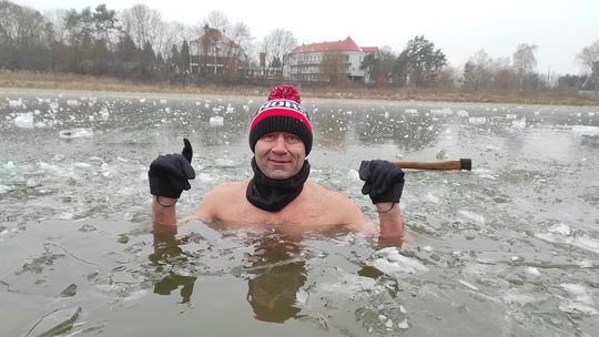 Krasnostawskie Karpie świętowały w lodowatej wodzie [GALERIA ZDJĘĆ]