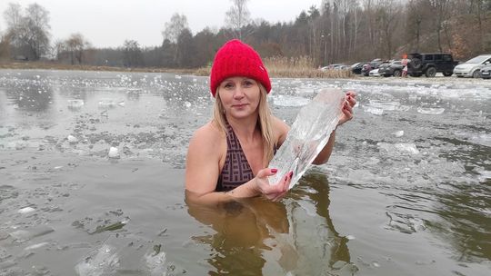 Krasnostawskie Karpie świętowały w lodowatej wodzie [GALERIA ZDJĘĆ]