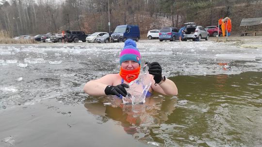 Krasnostawskie Karpie świętowały w lodowatej wodzie [GALERIA ZDJĘĆ]