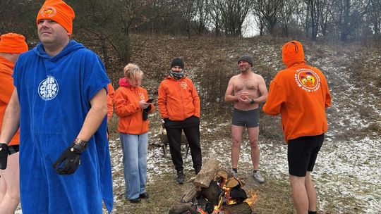 Krasnostawskie Karpie świętowały w lodowatej wodzie [GALERIA ZDJĘĆ]