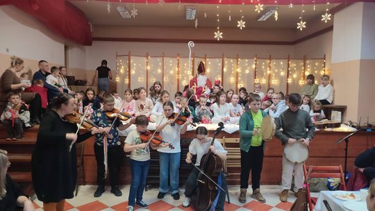 Wesoła kolęda w Gminnym Ośrodku Kultury i Sportu w Hannie [GALERIA ZDJĘĆ]
