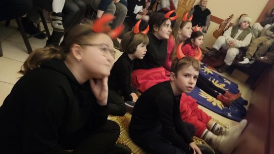 Wesoła kolęda w Gminnym Ośrodku Kultury i Sportu w Hannie [GALERIA ZDJĘĆ]