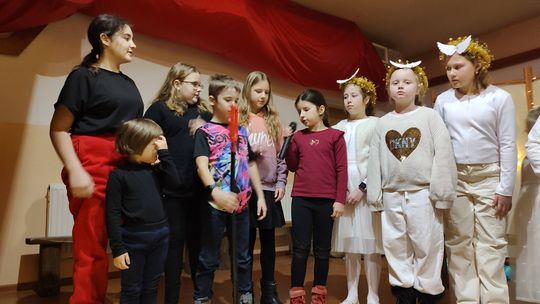 Wesoła kolęda w Gminnym Ośrodku Kultury i Sportu w Hannie [GALERIA ZDJĘĆ]