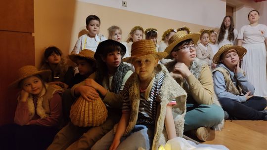 Wesoła kolęda w Gminnym Ośrodku Kultury i Sportu w Hannie [GALERIA ZDJĘĆ]