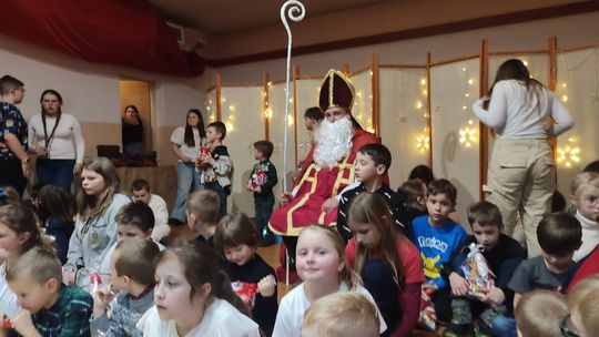 Wesoła kolęda w Gminnym Ośrodku Kultury i Sportu w Hannie [GALERIA ZDJĘĆ]