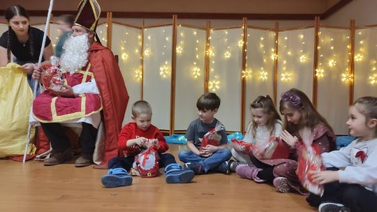 Wesoła kolęda w Gminnym Ośrodku Kultury i Sportu w Hannie [GALERIA ZDJĘĆ]