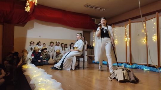 Wesoła kolęda w Gminnym Ośrodku Kultury i Sportu w Hannie [GALERIA ZDJĘĆ]