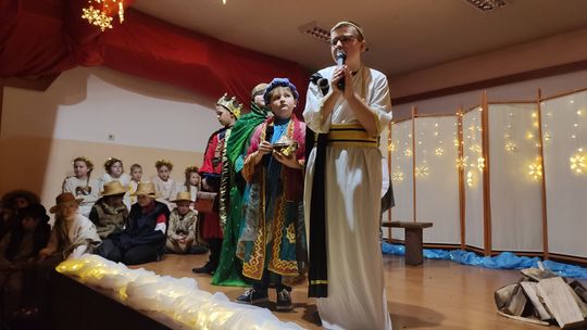 Wesoła kolęda w Gminnym Ośrodku Kultury i Sportu w Hannie [GALERIA ZDJĘĆ]