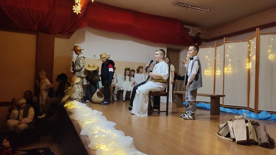 Wesoła kolęda w Gminnym Ośrodku Kultury i Sportu w Hannie [GALERIA ZDJĘĆ]