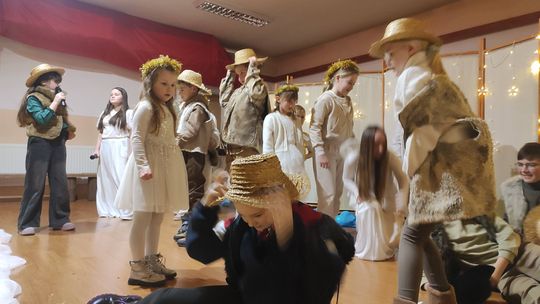 Wesoła kolęda w Gminnym Ośrodku Kultury i Sportu w Hannie [GALERIA ZDJĘĆ]