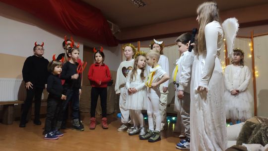 Wesoła kolęda w Gminnym Ośrodku Kultury i Sportu w Hannie [GALERIA ZDJĘĆ]
