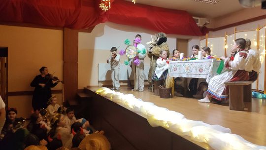 Wesoła kolęda w Gminnym Ośrodku Kultury i Sportu w Hannie [GALERIA ZDJĘĆ]