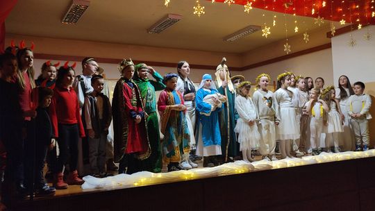 Wesoła kolęda w Gminnym Ośrodku Kultury i Sportu w Hannie [GALERIA ZDJĘĆ]