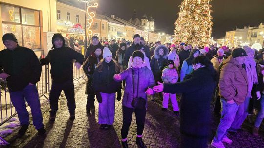 Noworoczna Potańcówka na placu Łuczkowskiego w Chełmie [GALERIA ZDJĘĆ]