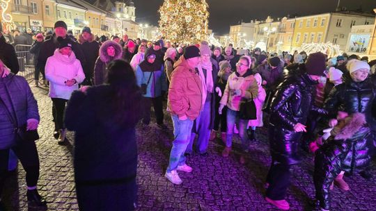 Noworoczna Potańcówka na placu Łuczkowskiego w Chełmie [GALERIA ZDJĘĆ]