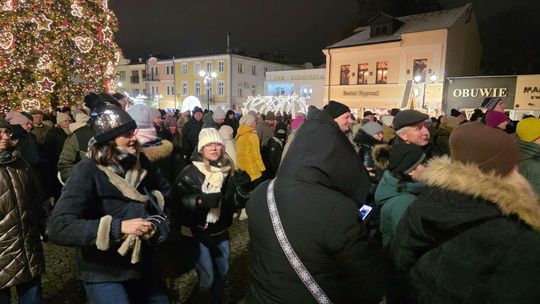 Noworoczna Potańcówka na placu Łuczkowskiego w Chełmie [GALERIA ZDJĘĆ]