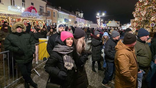 Noworoczna Potańcówka na placu Łuczkowskiego w Chełmie [GALERIA ZDJĘĆ]