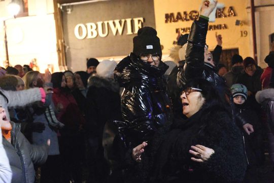 Noworoczna Potańcówka na placu Łuczkowskiego w Chełmie [GALERIA ZDJĘĆ]