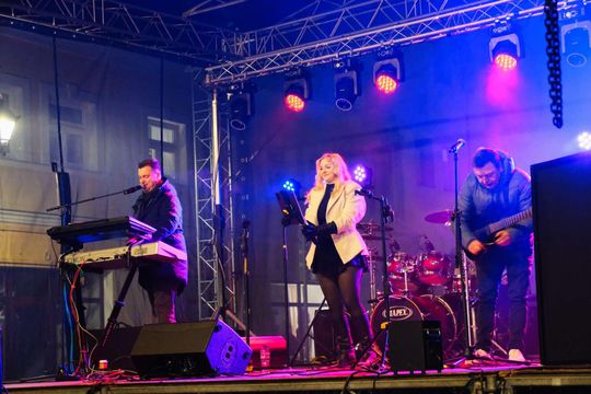 Noworoczna Potańcówka na placu Łuczkowskiego w Chełmie [GALERIA ZDJĘĆ]