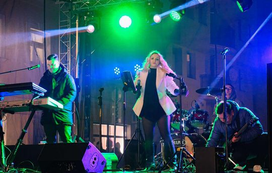 Noworoczna Potańcówka na placu Łuczkowskiego w Chełmie [GALERIA ZDJĘĆ]