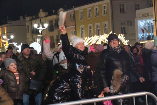 Noworoczna Potańcówka na placu Łuczkowskiego w Chełmie [GALERIA ZDJĘĆ]