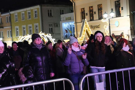 Noworoczna Potańcówka na placu Łuczkowskiego w Chełmie [GALERIA ZDJĘĆ]