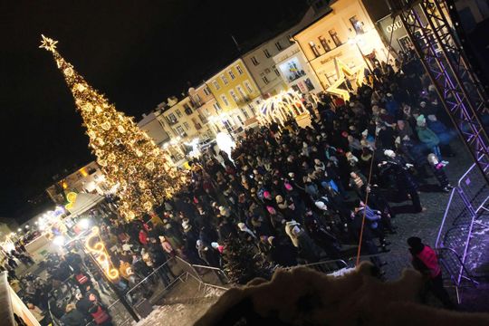 Noworoczna Potańcówka na placu Łuczkowskiego w Chełmie [GALERIA ZDJĘĆ]