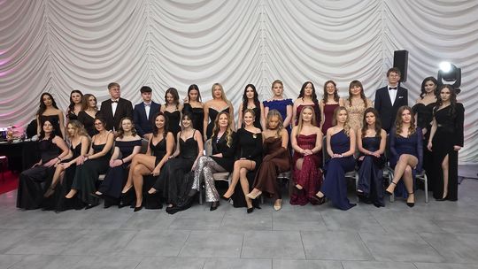 CZAR PAR! Studniówka w I Liceum Ogólnokształcącym w Chełmie [GALERIA ZDJĘĆ]