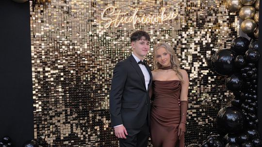 CZAR PAR! Studniówka w I Liceum Ogólnokształcącym w Chełmie [GALERIA ZDJĘĆ]