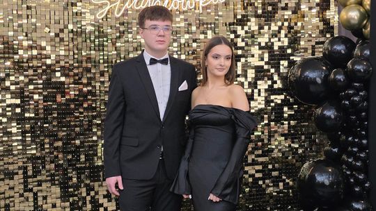 CZAR PAR! Studniówka w I Liceum Ogólnokształcącym w Chełmie [GALERIA ZDJĘĆ]