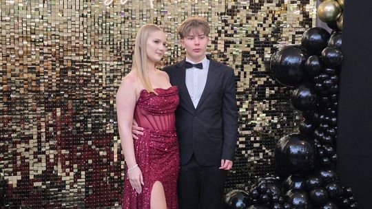 CZAR PAR! Studniówka w I Liceum Ogólnokształcącym w Chełmie [GALERIA ZDJĘĆ]