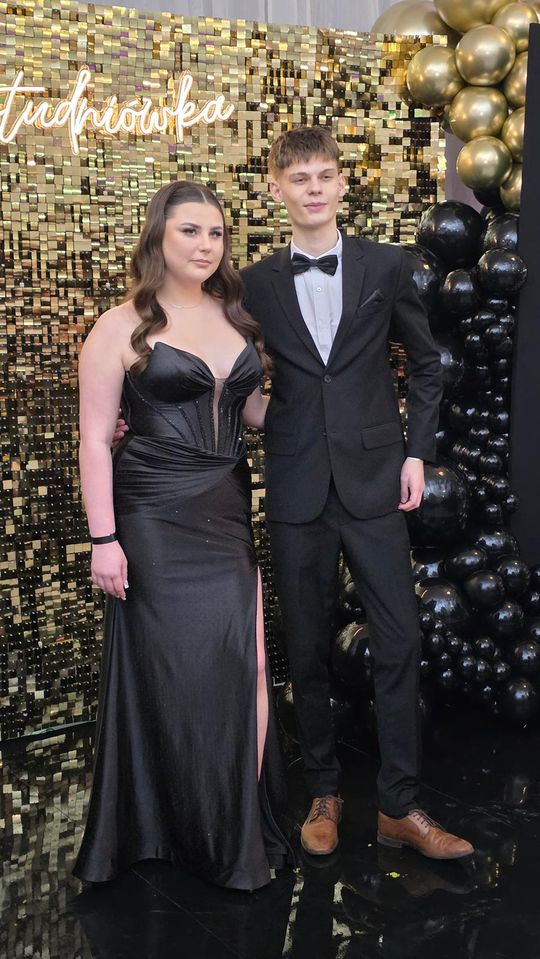 CZAR PAR! Studniówka w I Liceum Ogólnokształcącym w Chełmie [GALERIA ZDJĘĆ]