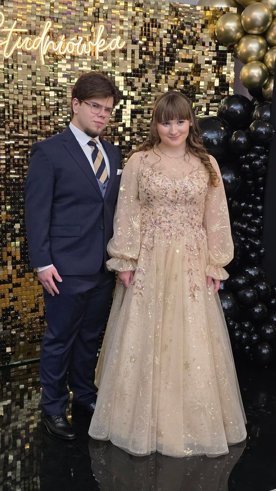 CZAR PAR! Studniówka w I Liceum Ogólnokształcącym w Chełmie [GALERIA ZDJĘĆ]