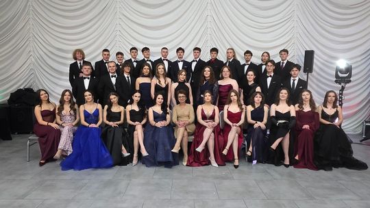 CZAR PAR! Studniówka w I Liceum Ogólnokształcącym w Chełmie [GALERIA ZDJĘĆ]