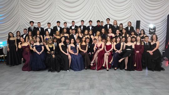 CZAR PAR! Studniówka w I Liceum Ogólnokształcącym w Chełmie [GALERIA ZDJĘĆ]