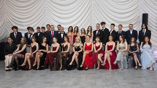 CZAR PAR! Studniówka w I Liceum Ogólnokształcącym w Chełmie [GALERIA ZDJĘĆ]