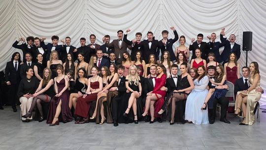 CZAR PAR! Studniówka w I Liceum Ogólnokształcącym w Chełmie [GALERIA ZDJĘĆ]