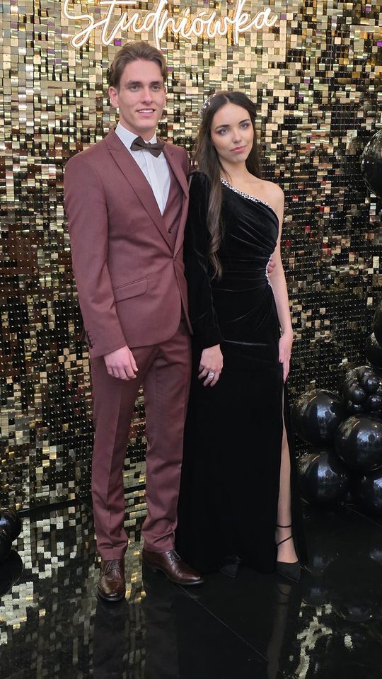 CZAR PAR! Studniówka w I Liceum Ogólnokształcącym w Chełmie [GALERIA ZDJĘĆ]